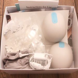 Willow pump 2.0 - like new! Includes 42 milk bags